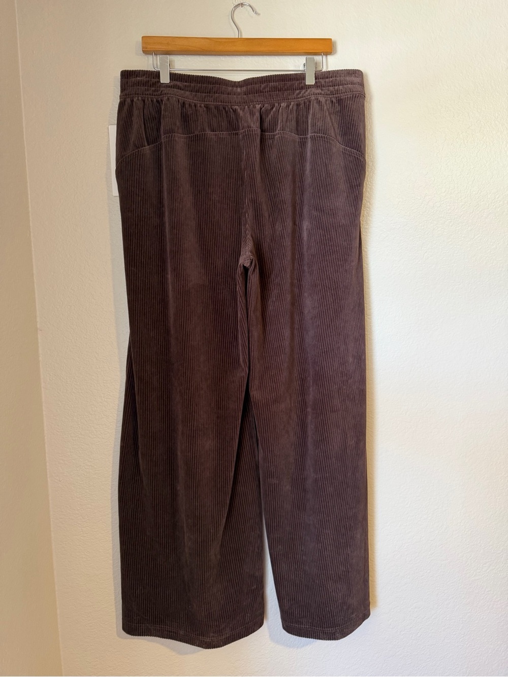 Lululemon Scuba Mid-Rise Wide-Leg Pant Velvet Cord Espresso NWT Size 14 Athletic - Picture 9 of 14